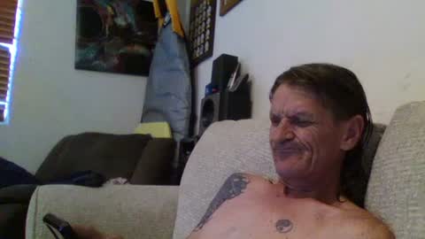Snapshot of niceozziecockxxx chatting on 03/01/25, 07:08 Sexiishaine online show from 03/01/25, 07:08