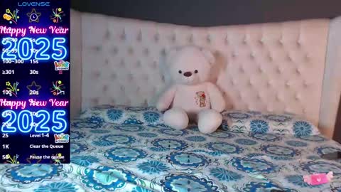 Snapshot of nichole_bree chatting on 01/03/25, 11:35 Nichole online show from 01/03/25, 11:35