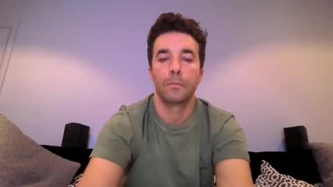 Snapshot of niciboi chatting on 12/30/24, 01:04 James online show from 12/30/24, 01:04