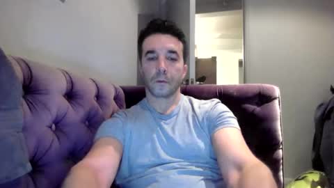 Snapshot of niciboi chatting on 02/27/25, 11:04 James online show from 02/27/25, 11:04