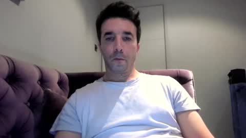 Snapshot of niciboi chatting on 03/11/25, 11:15 James online show from 03/11/25, 11:15