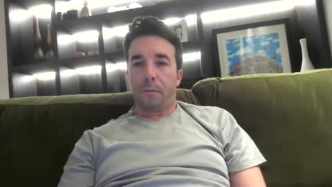 Snapshot of niciboi chatting on 10/19/25, 09:48 James online show from 10/19/25, 09:48