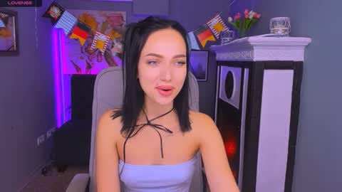 Snapshot of nicki_lovex chatting on 09/22/25, 05:42 nicki_lovex online show from 09/22/25, 05:42