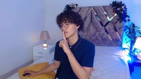 Snapshot of nickolas_moon chatting on 12/14/24, 11:50 Nickolas Muoz online show from 12/14/24, 11:50