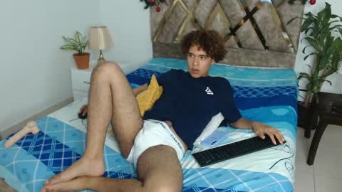 Snapshot of nickolas_moon chatting on 12/16/24, 01:31 Nickolas Muoz online show from 12/16/24, 01:31