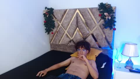 Snapshot of nickolas_moon chatting on 12/19/24, 03:30 Nickolas Muoz online show from 12/19/24, 03:30