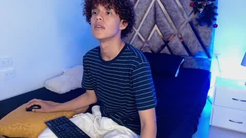 Snapshot of nickolas_moon chatting on 12/25/24, 04:12 Nickolas Muoz online show from 12/25/24, 04:12