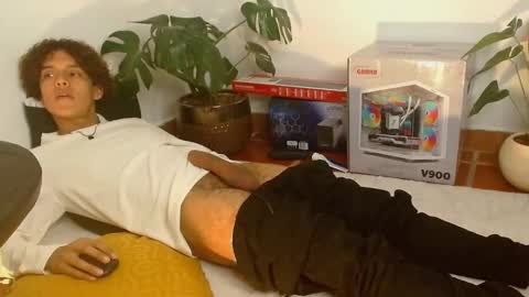 Snapshot of nickolas_moon chatting on 12/27/24, 09:11 Nickolas Muoz online show from 12/27/24, 09:11