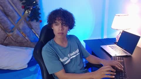 Snapshot of nickolas_moon chatting on 12/28/24, 10:02 Nickolas Muoz online show from 12/28/24, 10:02