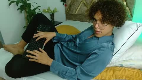 Snapshot of nickolas_moon chatting on 12/29/24, 09:09 Nickolas Muoz online show from 12/29/24, 09:09