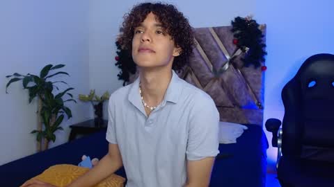 Snapshot of nickolas_moon chatting on 12/30/24, 05:34 Nickolas Muoz online show from 12/30/24, 05:34