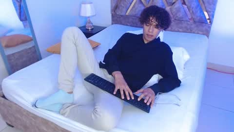 Snapshot of nickolas_moon chatting on 01/09/25, 11:36 Nickolas Muoz online show from 01/09/25, 11:36