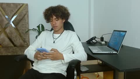 Snapshot of nickolas_moon chatting on 01/30/25, 01:22 Nickolas Muoz online show from 01/30/25, 01:22