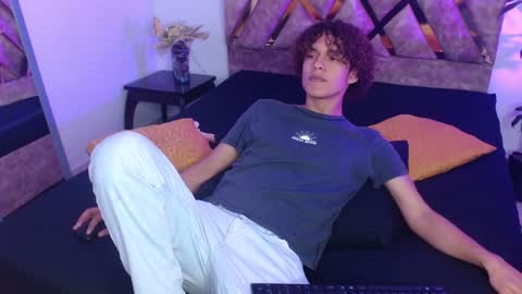 Snapshot of nickolas_moon chatting on 02/01/25, 02:45 Nickolas Muoz online show from 02/01/25, 02:45