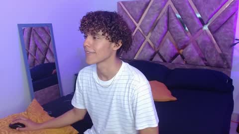 Snapshot of nickolas_moon chatting on 02/02/25, 04:22 Nickolas Muoz online show from 02/02/25, 04:22