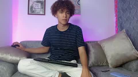 Snapshot of nickolas_moon chatting on 02/14/25, 08:05 Nickolas Muoz online show from 02/14/25, 08:05