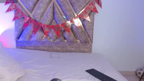 Snapshot of nickolas_moon chatting on 02/17/25, 06:04 Nickolas Muoz online show from 02/17/25, 06:04