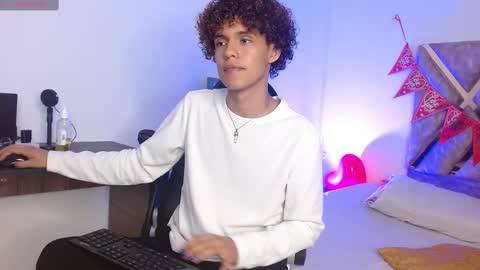 Snapshot of nickolas_moon chatting on 02/17/25, 09:08 Nickolas Muoz online show from 02/17/25, 09:08