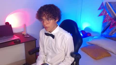 Snapshot of nickolas_moon chatting on 02/18/25, 02:59 Nickolas Muoz online show from 02/18/25, 02:59