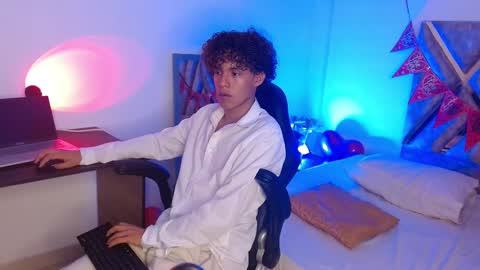 Snapshot of nickolas_moon chatting on 02/18/25, 06:04 Nickolas Muoz online show from 02/18/25, 06:04