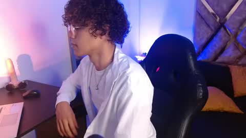 Snapshot of nickolas_moon chatting on 02/20/25, 07:08 Nickolas Muoz online show from 02/20/25, 07:08