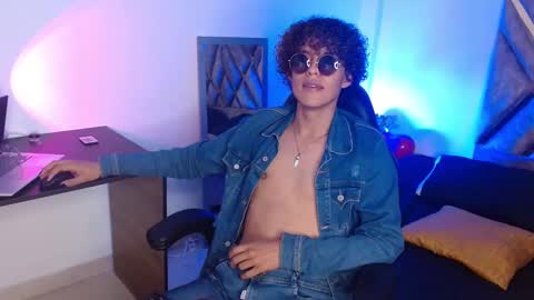 Snapshot of nickolas_moon chatting on 02/21/25, 04:26 Nickolas Muoz online show from 02/21/25, 04:26