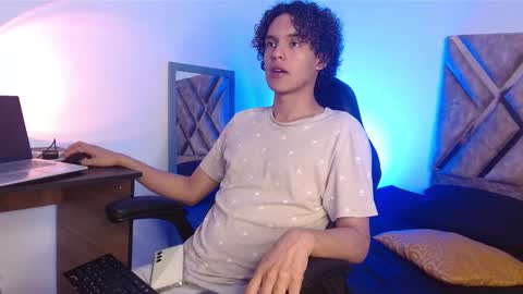 Snapshot of nickolas_moon chatting on 02/26/25, 03:52 Nickolas Muoz online show from 02/26/25, 03:52