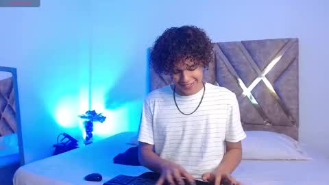 Snapshot of nickolas_moon chatting on 03/05/25, 05:39 Nickolas Muoz online show from 03/05/25, 05:39