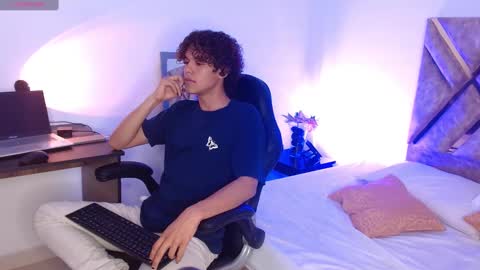 Snapshot of nickolas_moon chatting on 03/08/25, 06:16 Nickolas Muoz online show from 03/08/25, 06:16