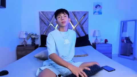 Snapshot of nickolas_moon chatting on 10/19/25, 08:42 Nickolas Muoz online show from 10/19/25, 08:42