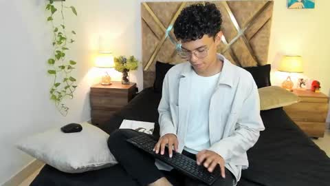 Snapshot of nickolas_moon chatting on 10/29/25, 09:16 Nickolas Muoz online show from 10/29/25, 09:16