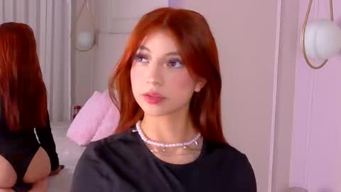 Snapshot of nicky_belmonth chatting on 10/30/25, 08:09 nicky_belmonth online show from 10/30/25, 08:09