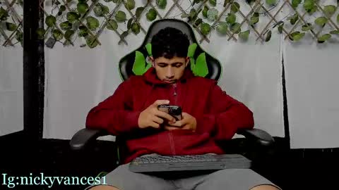 nicky online show from 10/08/25, 05:21