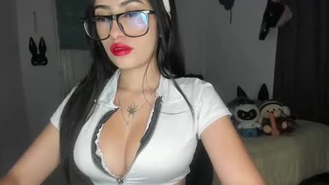Snapshot of nickyvixenn chatting on 01/10/25, 03:07 Nicolle online show from 01/10/25, 03:07