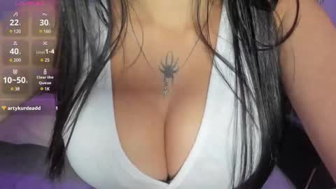 Snapshot of nickyvixenn chatting on 03/11/25, 03:05 Nicolle online show from 03/11/25, 03:05