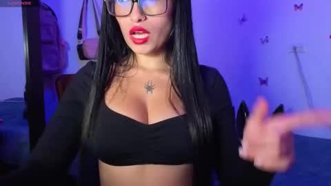 Snapshot of nickyvixenn chatting on 11/30/25, 10:03 Nicolle online show from 11/30/25, 10:03