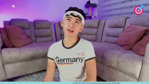 nico online show from 10/10/25, 10:53