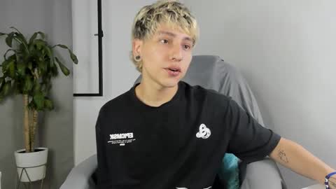 Nico  online show from 10/28/25, 03:14