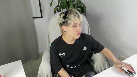 Nico  online show from 11/08/25, 04:34