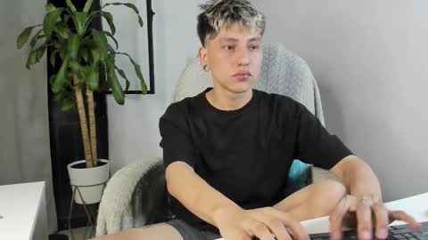 Nico  online show from 11/15/25, 05:27