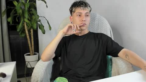 Nico  online show from 11/17/25, 04:29