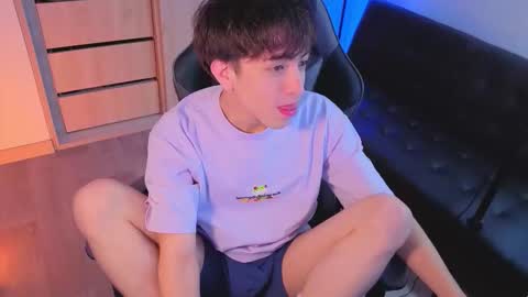 Nicolas online show from 10/15/25, 08:09