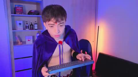 Nicolas online show from 10/24/25, 08:05