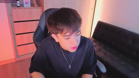 Nicolas online show from 11/04/25, 08:08