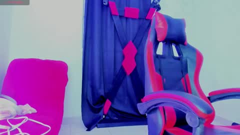 Snapshot of nicol_transgirl chatting on 10/07/25, 04:20 Nicol online show from 10/07/25, 04:20