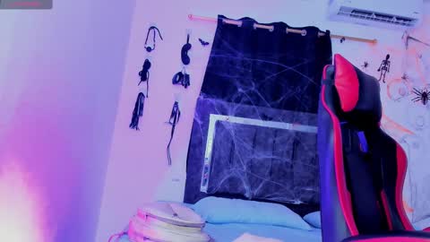 Snapshot of nicol_transgirl chatting on 10/28/25, 03:10 Nicol online show from 10/28/25, 03:10