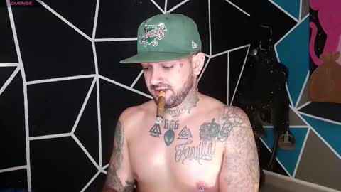 nicolas online show from 10/28/25, 02:26