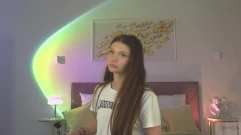 Nicole online show from 10/20/25, 09:04