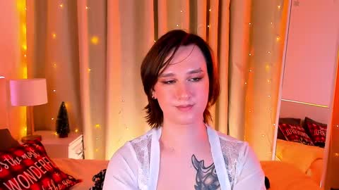 Snapshot of nicole_cidman chatting on 12/17/24, 04:01 Nicole online show from 12/17/24, 04:01