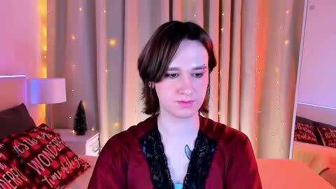 Snapshot of nicole_cidman chatting on 12/18/24, 12:10 Nicole online show from 12/18/24, 12:10